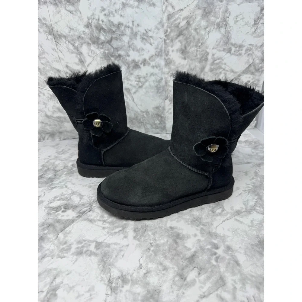 UGG bailey button